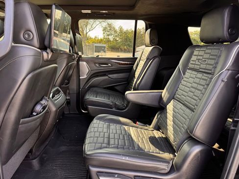 Used 2022 Cadillac Escalade ESV Sport Platinum AWD/4WD image 9