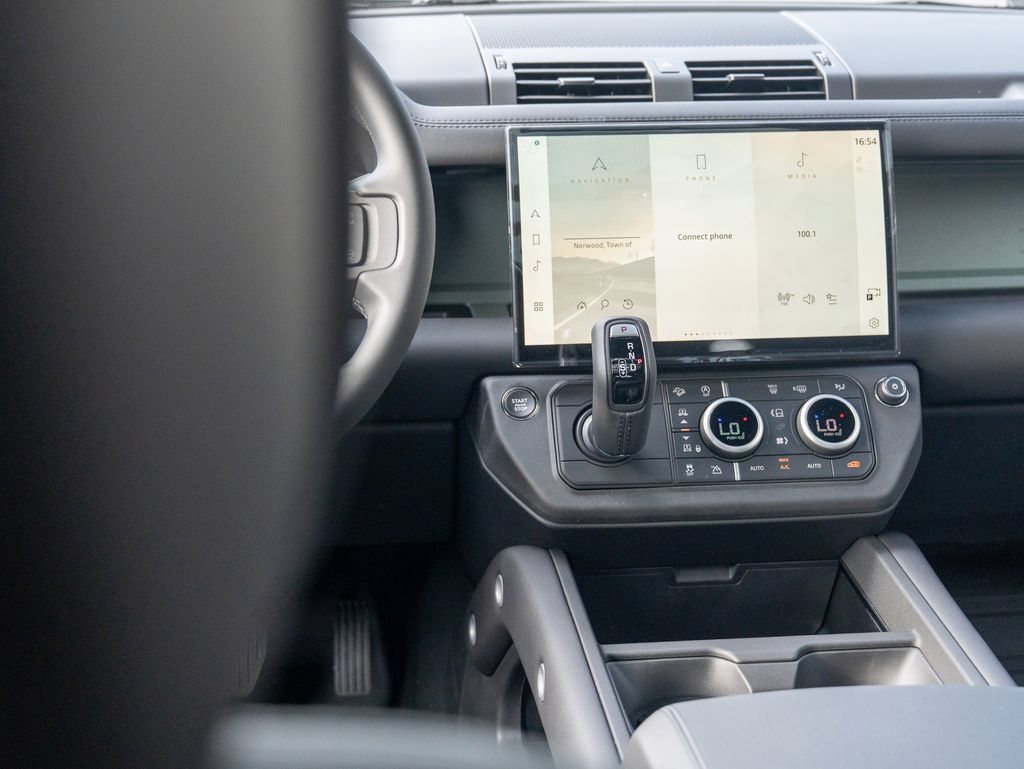 New 2026 Land Rover Defender 110 AWD/4WD image 20