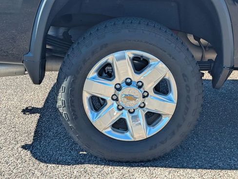 Used 2022 Chevrolet Silverado 2500 LTZ w/ Z71 Chrome Sport Edition image 9