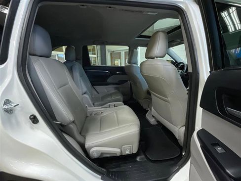 Used 2016 Toyota Highlander Limited image 26