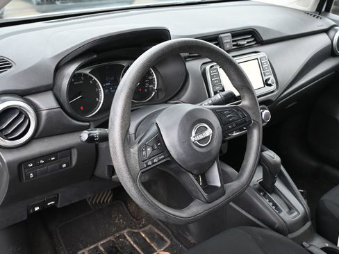 Used 2023 Nissan Versa S FWD image 17