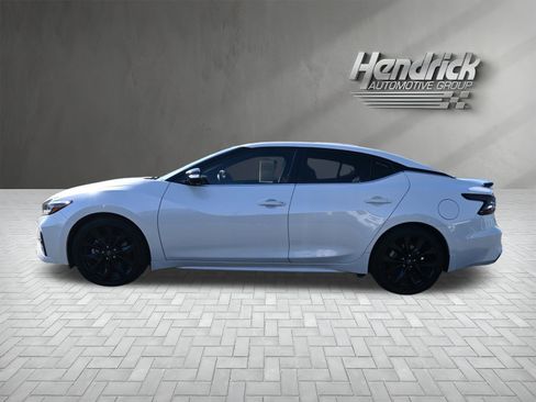 Used 2023 Nissan Maxima SR w/ Sport Mat Group image 7
