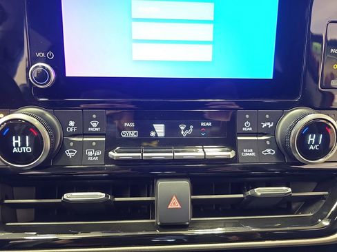 Certified 2024 Toyota Highlander XLE image 24