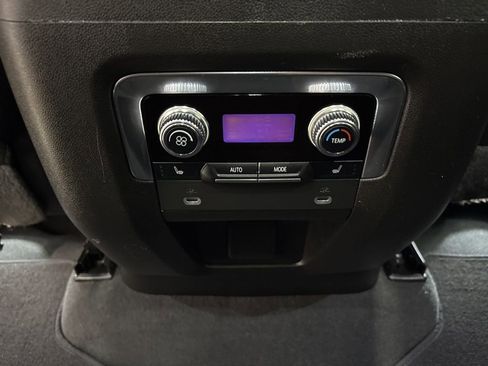 Used 2023 GMC Yukon XL AT4 w/ Technology Package image 32