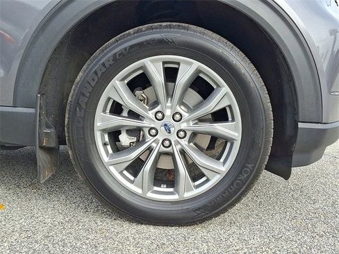 Certified 2022 Ford Explorer XLT w/ Equipment Group 202A image 19
