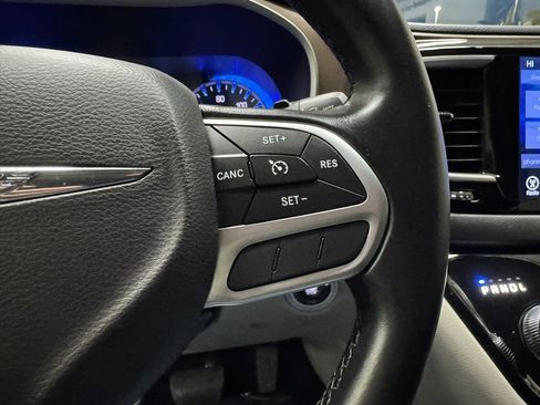 Used 2017 Chrysler Pacifica Touring-L w/ Tire & Wheel Group image 35