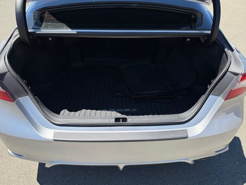 Used 2019 Toyota Camry SE FWD image 17