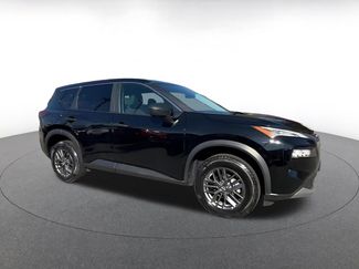 Used 2023 Nissan Rogue S video 2