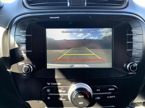 Used 2018 Kia Soul + FWD image 22