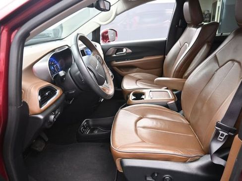 Used 2017 Chrysler Pacifica Limited FWD image 17