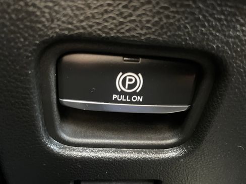 Certified 2023 Jeep Grand Cherokee Laredo w/ Luxury Tech Group I image 40