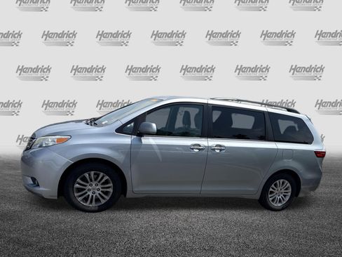 Used 2015 Toyota Sienna XLE w/ XLE Navigation Package FWD image 7