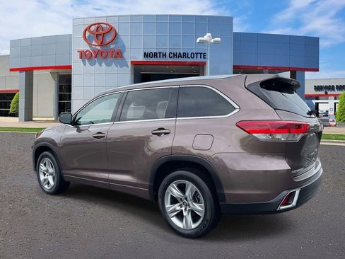 Used 2019 Toyota Highlander Limited FWD image 4