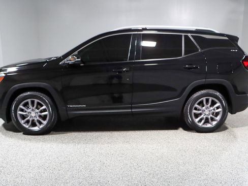 Used 2024 GMC Terrain SLT FWD image 10