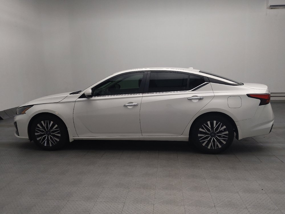 Used 2023 Nissan Altima 2.5 SV FWD image 3