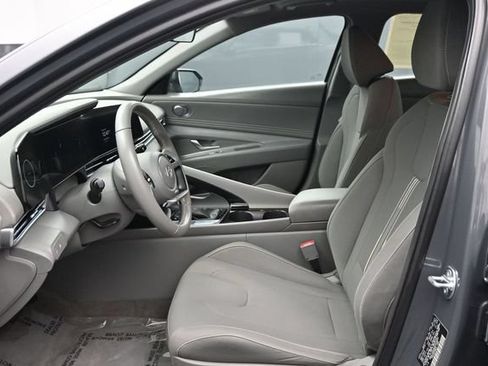 Used 2025 Hyundai Elantra SEL FWD image 7