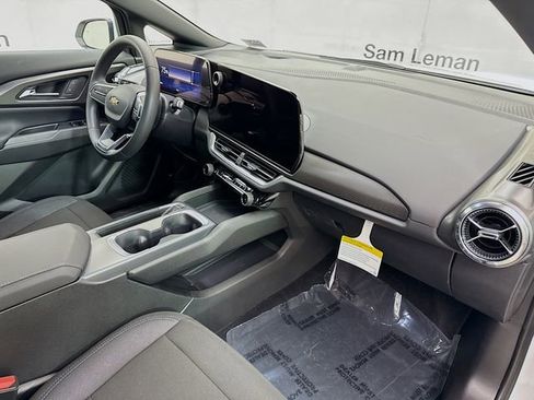 New 2026 Chevrolet Equinox EV LT image 30