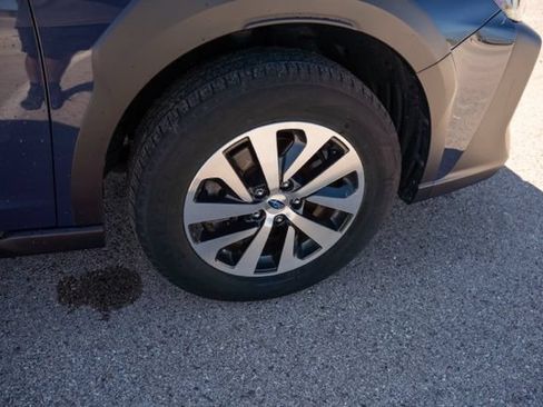 Used 2023 Subaru Outback Premium AWD/4WD image 9
