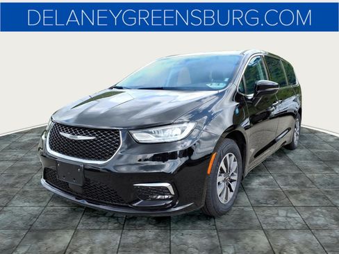 Used 2024 Chrysler Pacifica Limited FWD image 7