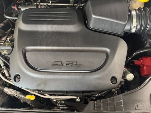 Used 2020 Chrysler Pacifica Touring w/ Cold Weather Group FWD image 7