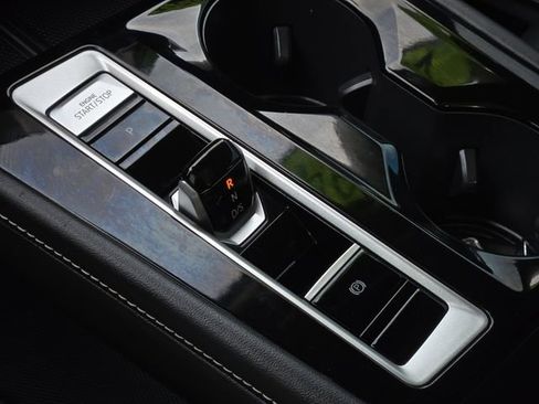 Used 2024 Volkswagen Atlas SEL Premium R-Line image 23