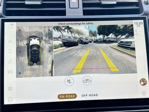 Used 2025 Land Rover Discovery S image 15