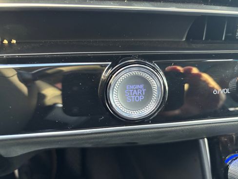 Used 2026 Genesis GV70 2.5T Advanced image 30