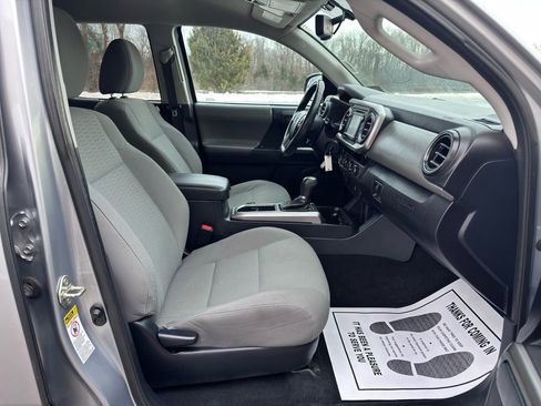 Used 2017 Toyota Tacoma SR5 w/ Tow Package image 32