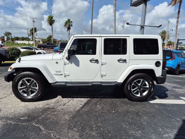Used 2018 Jeep Wrangler Unlimited Sahara w/ Dual Top Group AWD/4WD image 8