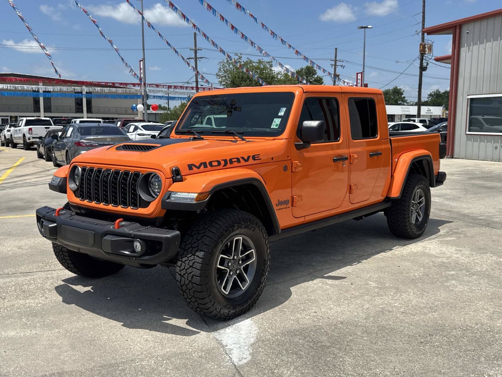 Used 2025 Jeep Gladiator Mojave AWD/4WD image 2
