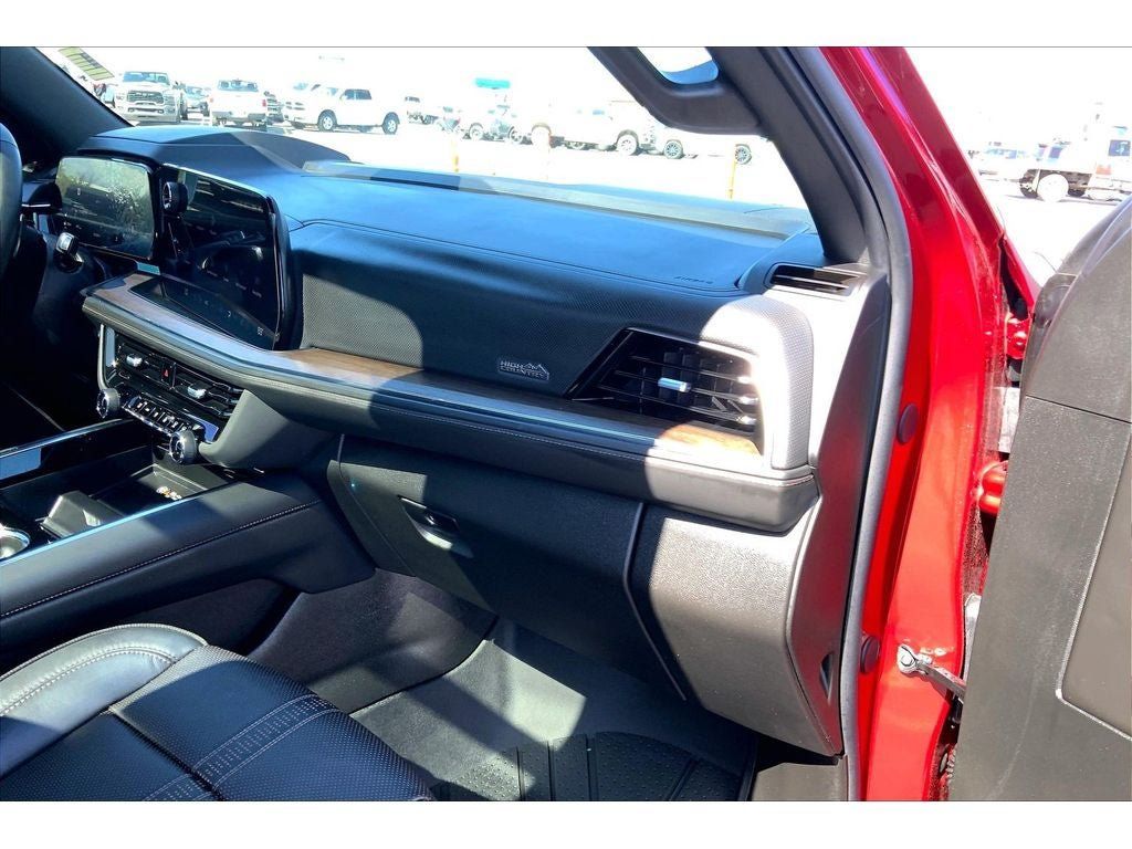 Used 2026 Chevrolet Tahoe High Country AWD/4WD image 18