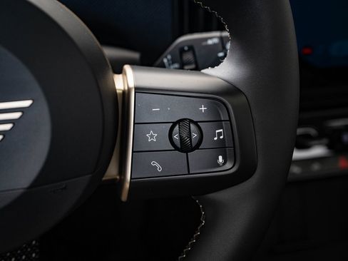 Certified 2025 MINI Cooper 2-Door Hardtop image 24