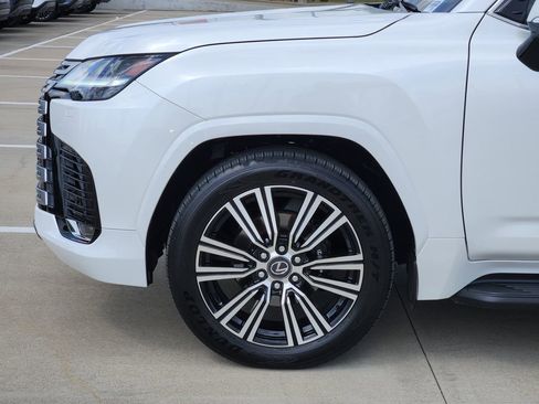 Used 2025 Lexus LX 600 4WD w/ Accessory Package (2T) image 8