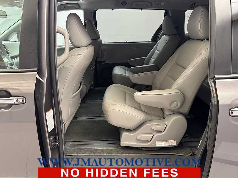 Used 2019 Toyota Sienna XLE w/ Carpet Mat Package AWD/4WD image 15
