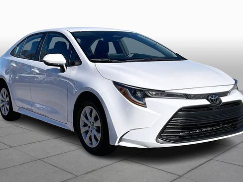 Used 2024 Toyota Corolla LE image 2