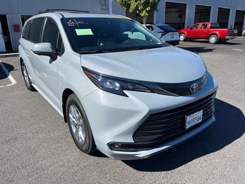 Used 2023 Toyota Sienna XLE Woodland Edition AWD/4WD image 2