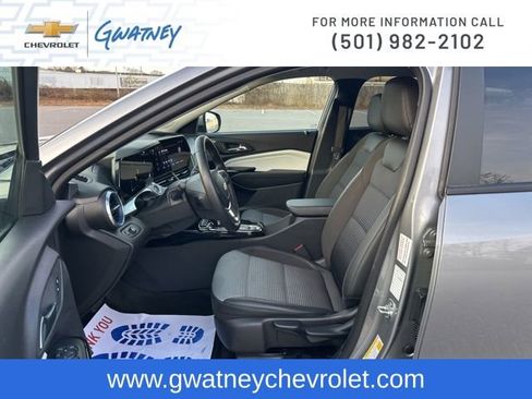 Used 2025 Chevrolet Trax LT w/ LT Convenience Package image 20