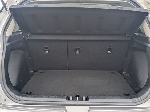 Used 2024 Hyundai Venue SEL FWD image 12
