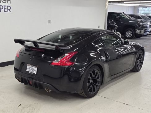 Used 2017 Nissan 370Z Coupe RWD image 7