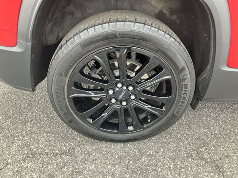 Used 2023 GMC Acadia SLE w/ Driver Convenience Package FWD image 27