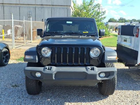Used 2018 Jeep Wrangler Sport AWD/4WD image 2