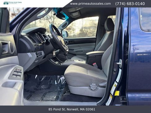 Used 2012 Toyota Tacoma 4x4 Double Cab w/ SR5 Pkg image 9