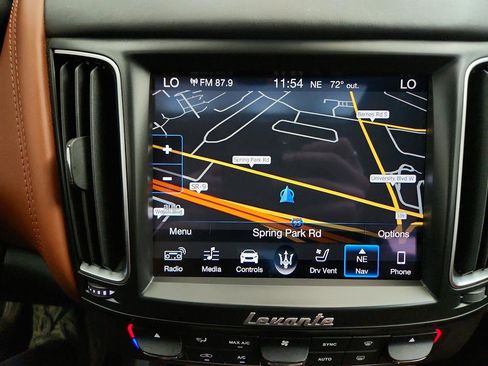 Used 2018 Maserati Levante GranLusso AWD/4WD image 20