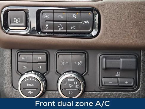 Used 2025 GMC Yukon Denali Ultimate AWD/4WD image 9