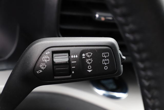 Used 2023 Ford Explorer XLT AWD/4WD image 36