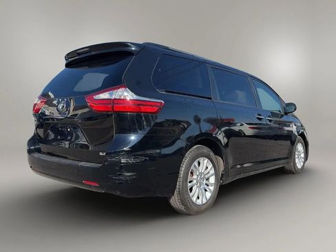 Used 2015 Toyota Sienna XLE image 7