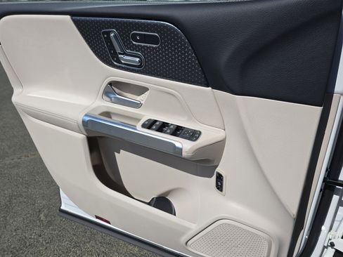 New 2026 Mercedes-Benz GLB 250 4MATIC image 25