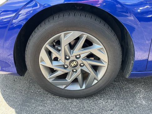Used 2024 Hyundai Elantra SEL FWD image 9
