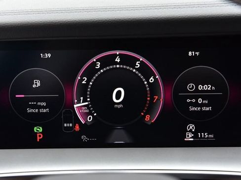 Certified 2025 Volkswagen Tiguan SE FWD image 12