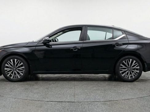 Used 2025 Nissan Altima 2.5 SV FWD image 5